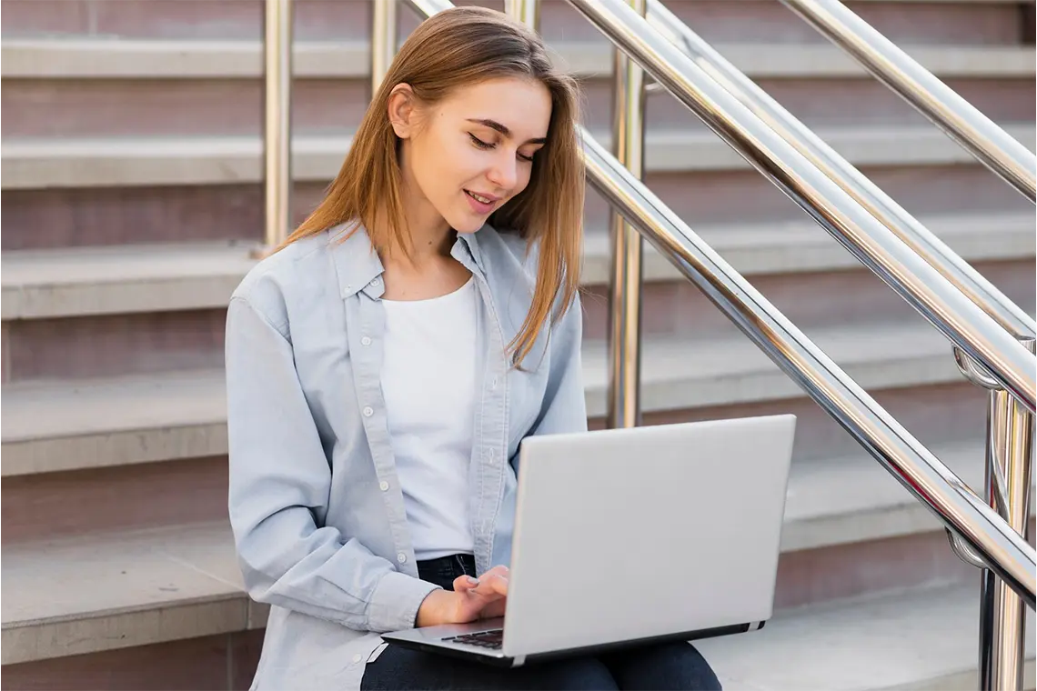 Integración de IA y PNL en Propiedades Inmobiliarias para Transformación Digital"