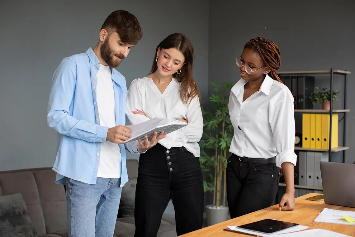 Pizarra virtual mostrando tareas asignadas para la mejora continua