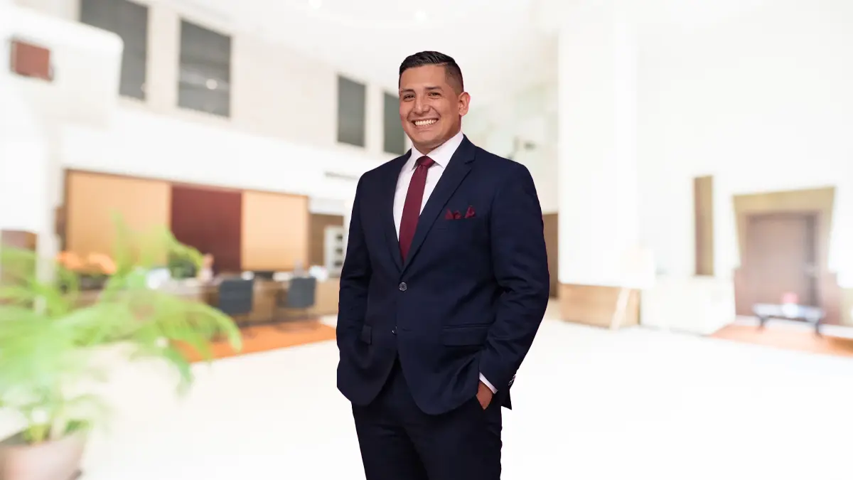 Giancarlo Montes de Oca, agente inmobiliario en Arequipa especializado en asesoría personalizada para la compra de departamentos.