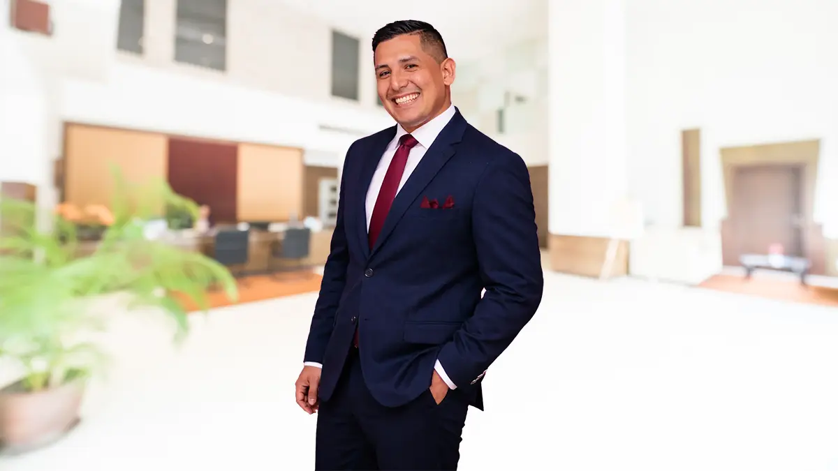 Giancarlo Montes de Oca, consultor experto en departamentos en venta en Arequipa y estrategias de inversión inmobiliaria segura. Especialista inmobiliario Arequipa