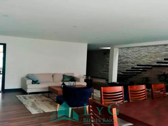 Hermosa Casa en Alquiler en Cerro Colorado, Arequipa - Espacios Amplios y Diseño Elegante